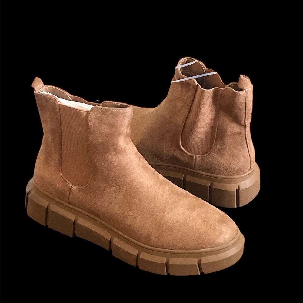 Women’s BP Niya Lug Sole Chelsea Boot 9 - Picture 2 of 2